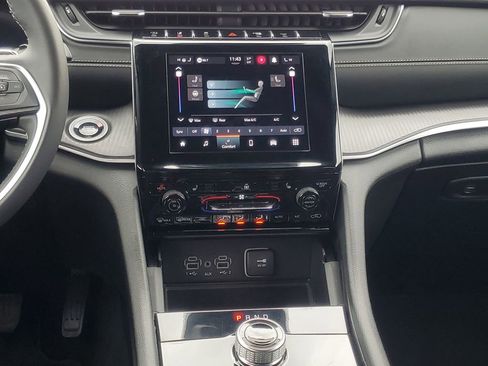 Used 2024 Jeep Grand Cherokee Altitude image 29