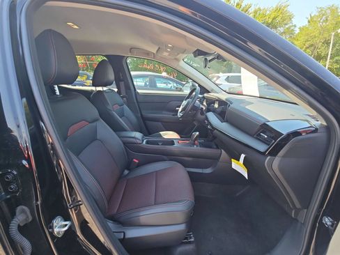 Used 2026 Nissan Kicks SR AWD/4WD image 9