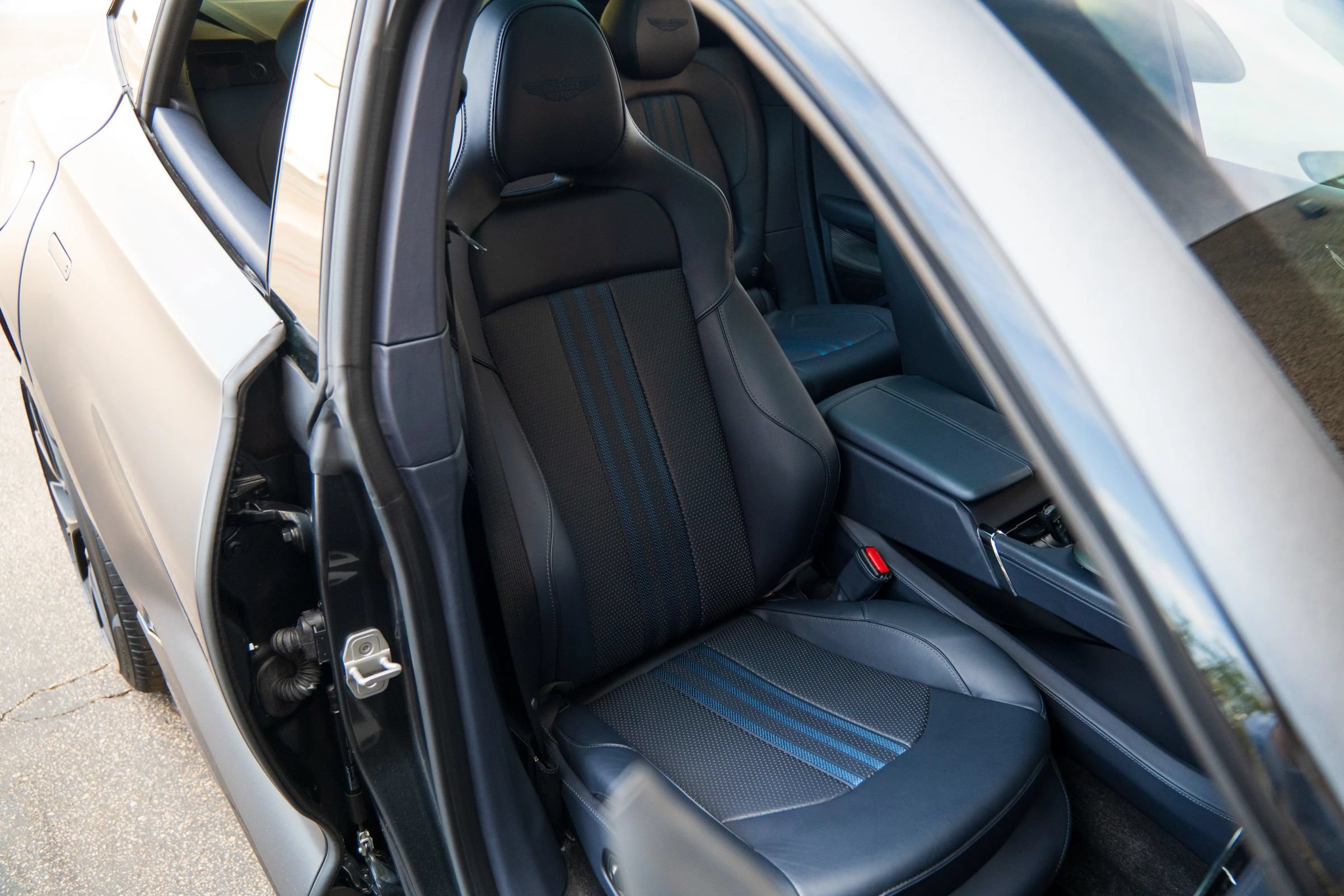 Used 2025 Aston Martin DBX 707 AWD/4WD image 28