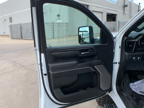 Used 2024 GMC Sierra 2500 AT4X w/ AT4X AEV Edition AWD/4WD image 11