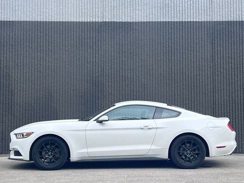 Used 2016 Ford Mustang Coupe RWD image 3