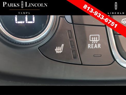 Used 2018 Chevrolet Traverse LT FWD image 25