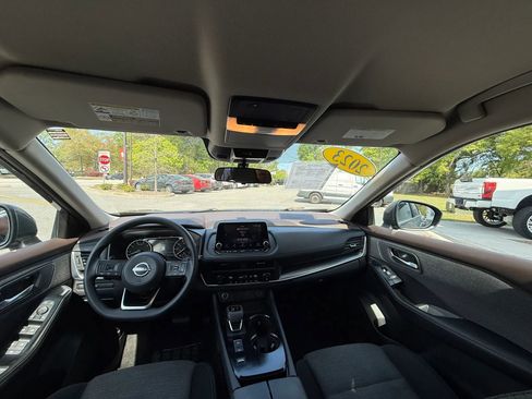 Used 2023 Nissan Rogue SV image 10