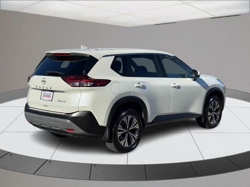 Used 2023 Nissan Rogue SV image 3