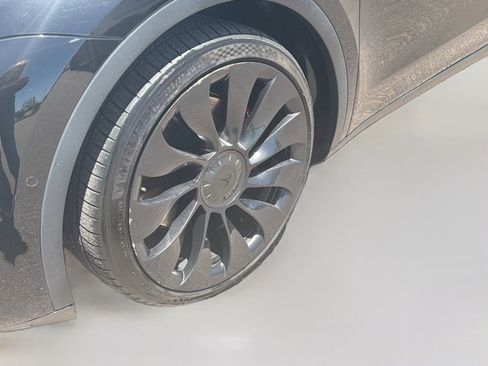 Used 2022 Tesla Model Y Performance AWD/4WD image 11