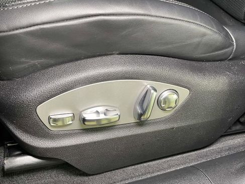 Certified 2025 Porsche Macan image 17