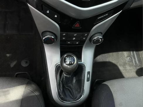 Used 2013 Chevrolet Cruze LS FWD image 12