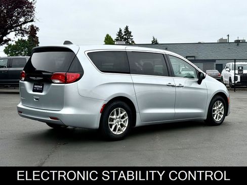 Used 2022 Chrysler Voyager LX FWD image 7