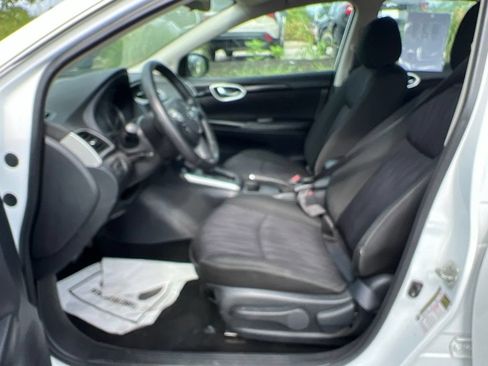 Used 2019 Nissan Sentra SV FWD image 6
