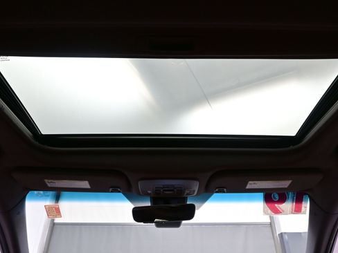 Used 2019 Toyota Avalon Limited image 19