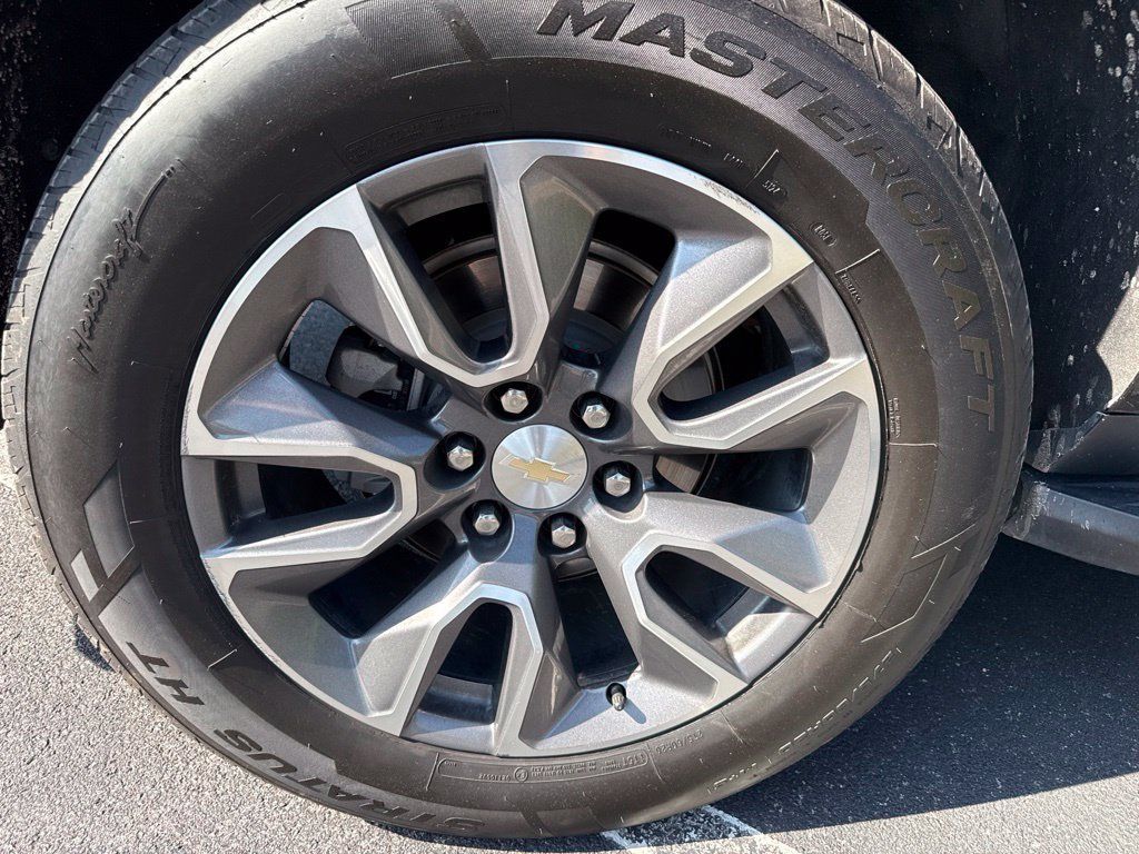 Used 2021 Chevrolet Tahoe LT w/ LT Signature Package RWD image 3