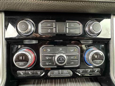 Used 2021 GMC Yukon Denali w/ Denali Premium Package AWD/4WD image 23