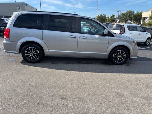 Used 2018 Dodge Grand Caravan GT FWD image 2