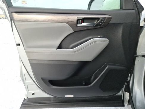 Used 2020 Toyota Highlander Platinum image 14