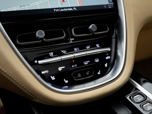 Used 2021 Aston Martin DBX AWD/4WD image 49