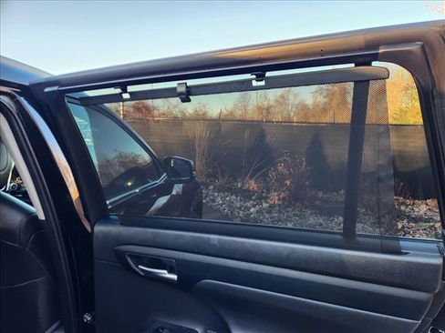 Used 2023 Toyota Highlander XLE image 16