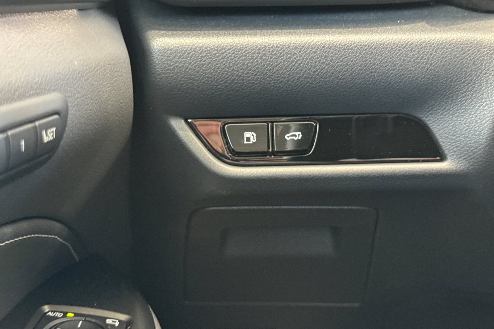 Used 2026 Lexus NX 350h AWD w/ Accessory Package (2T) image 37
