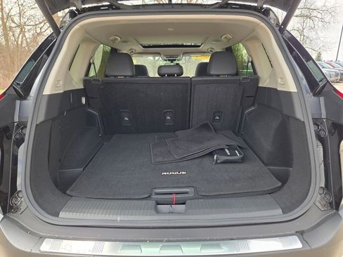 Used 2023 Nissan Rogue SV w/ SV Premium B Package image 14