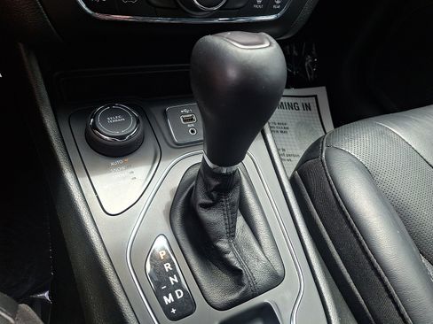 Used 2021 Jeep Cherokee Latitude Lux w/ Comfort/Convenience Group AWD/4WD image 14