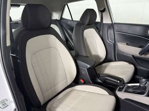 Used 2021 Hyundai Venue SEL w/ Premium Package FWD image 27