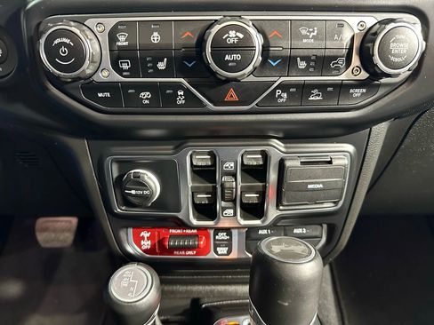 Used 2022 Jeep Wrangler Unlimited Rubicon image 25
