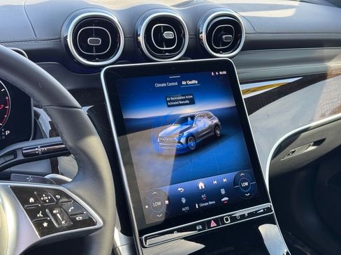 Used 2025 Mercedes-Benz GLC 300 4MATIC image 23