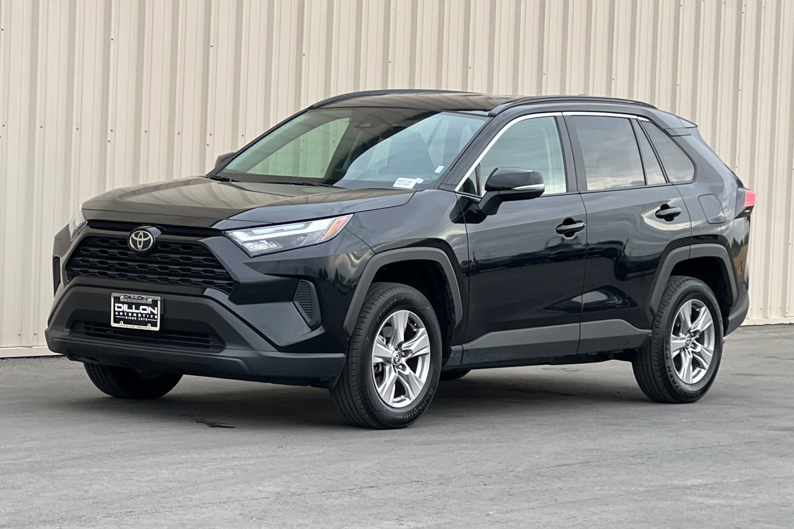 Used 2025 Toyota RAV4 XLE AWD/4WD image 4