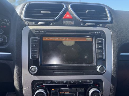 Used 2012 Volkswagen Eos Executive image 11