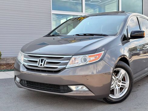 Used 2013 Honda Odyssey Touring Elite image 3