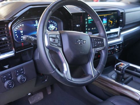 Used 2023 Chevrolet Silverado 1500 LT Trail Boss w/ LT Trail Boss Premium Package AWD/4WD image 10
