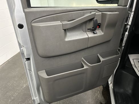 Used 2020 Chevrolet Express 2500 image 16