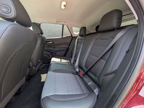 Used 2025 Chevrolet Trax LT w/ LT Convenience Package FWD image 26
