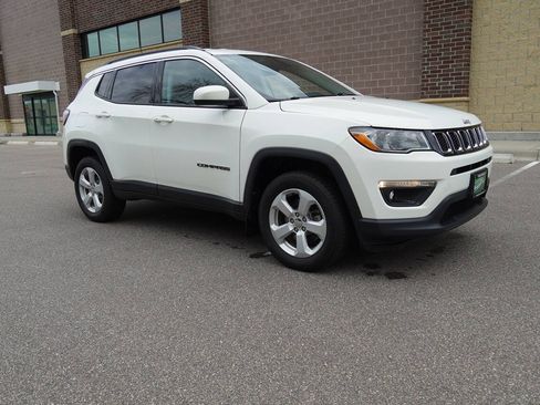 Used 2019 Jeep Compass Latitude AWD/4WD image 3