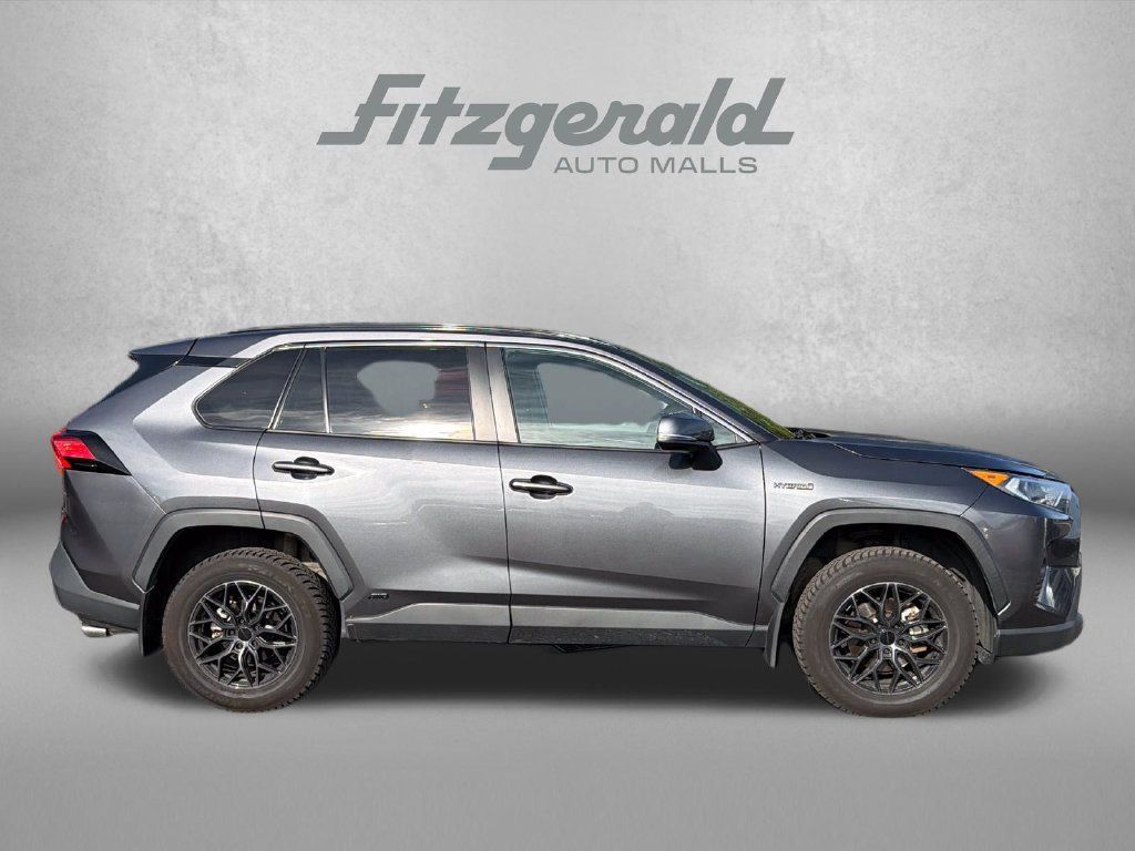 Used 2021 Toyota RAV4 XLE w/ Convenience Package AWD/4WD image 9