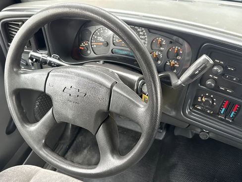 Used 2006 Chevrolet Silverado 3500 2WD Regular Cab image 11