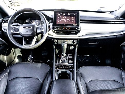 Used 2023 Jeep Compass Limited image 28