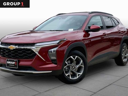 Used 2025 Chevrolet Trax LT image 1