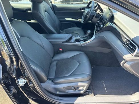 Used 2023 Toyota Camry XSE FWD image 13