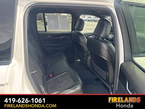 Used 2023 Jeep Grand Cherokee Altitude AWD/4WD image 33