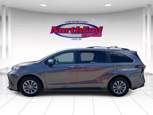 Used 2021 Toyota Sienna XLE w/ XLE Plus Package FWD image 6