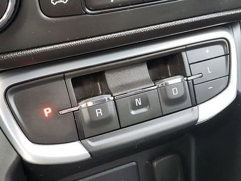 Used 2024 GMC Terrain SLE FWD image 19