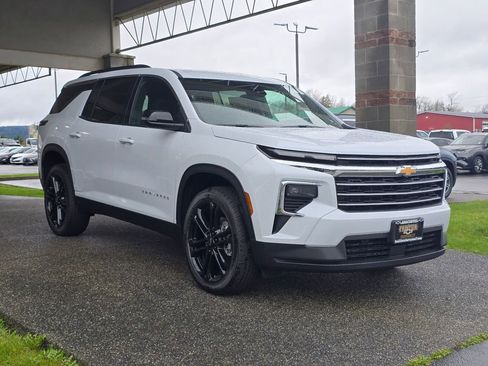 New 2026 Chevrolet Traverse LT image 1