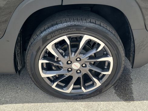 Used 2024 GMC Terrain SLT FWD image 32