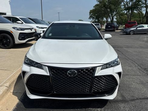 Used 2022 Toyota Avalon XLE FWD image 9