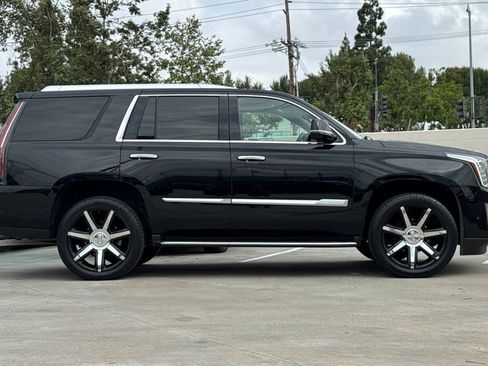 Used 2019 Cadillac Escalade Premium Luxury RWD image 6