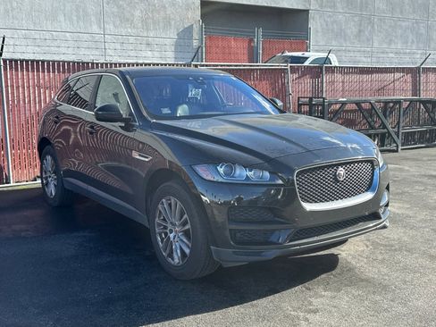 Used 2017 Jaguar F-PACE Prestige image 2