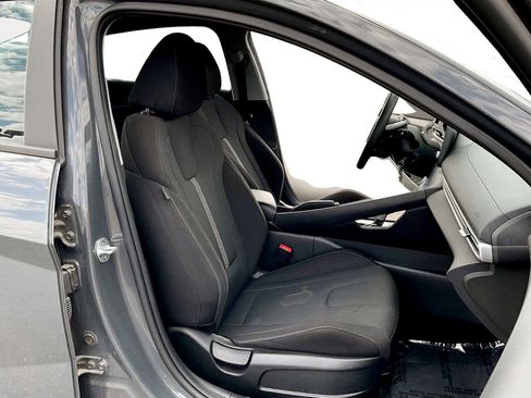 Used 2024 Hyundai Elantra SE image 7