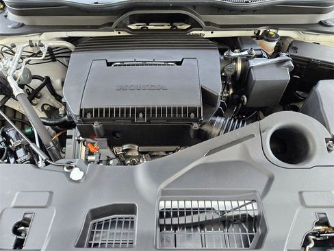 New 2025 Honda Pilot Touring image 10