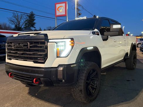 Used 2024 GMC Sierra 2500 AT4X image 11
