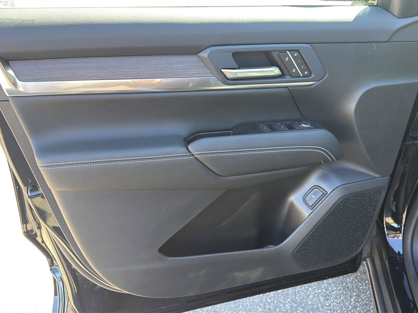 New 2027 GMC Terrain Denali w/ LPO, Floor Liner Package AWD/4WD image 10